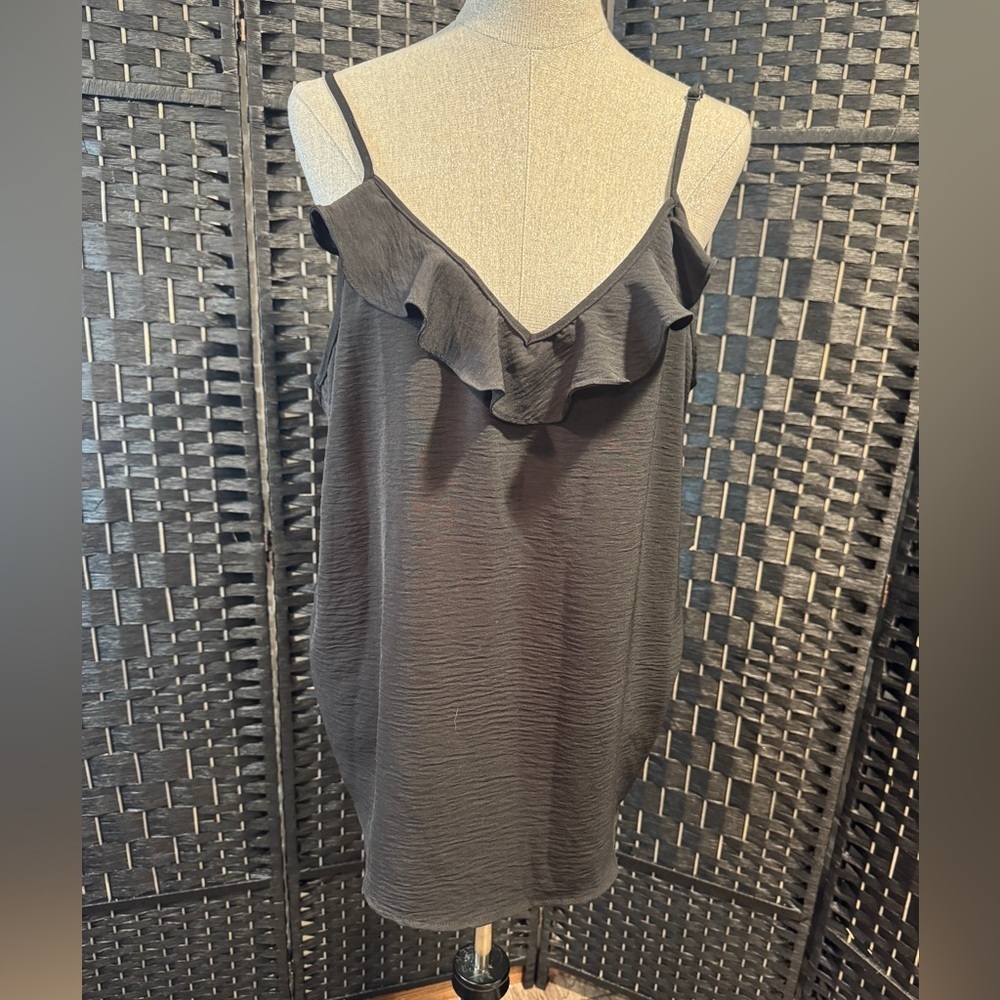 3/25🙂 Ophelia Roe Elegant Black Ruffle Women's camisole tank